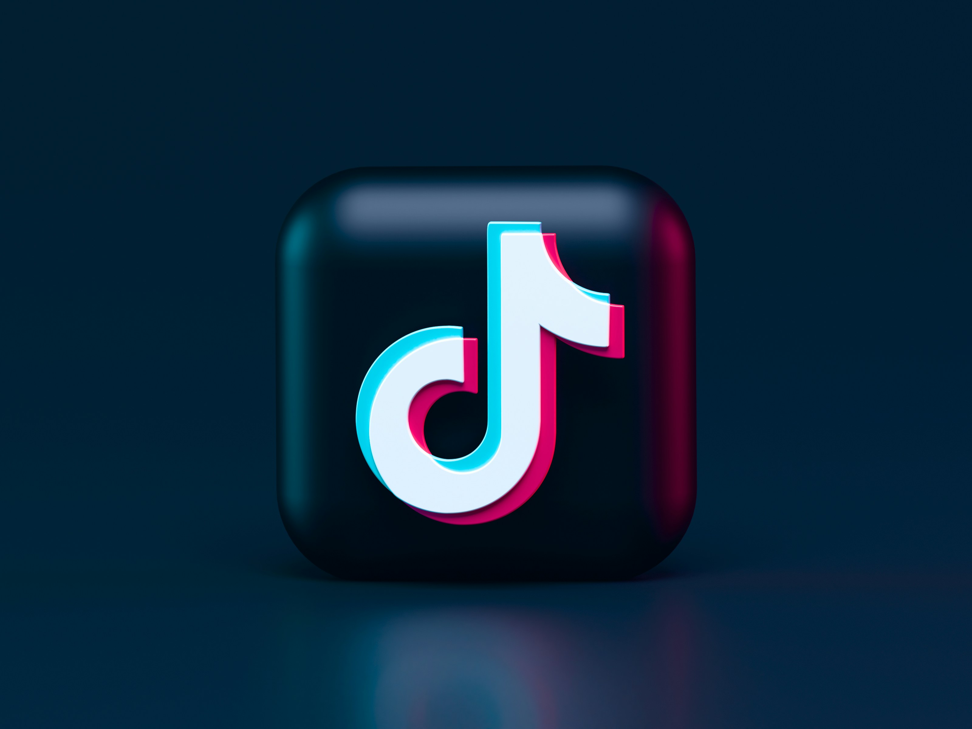 Futuro di TikTok: Sfide e Impatti